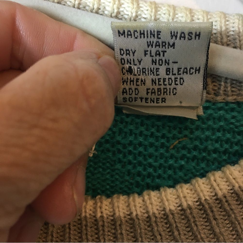CITY STREETS VTG SWEATER  - Picture 4 of 7